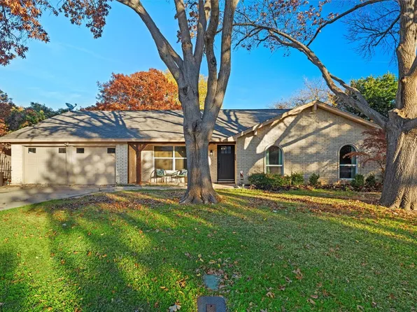 2816 Autumn Dr, Hurst, TX 76054