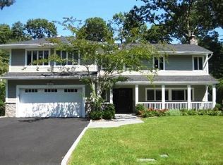 33 Turf Ln, Roslyn Heights, NY 11577