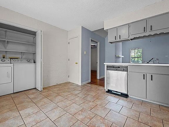 5th image of 2300 Tyler St
