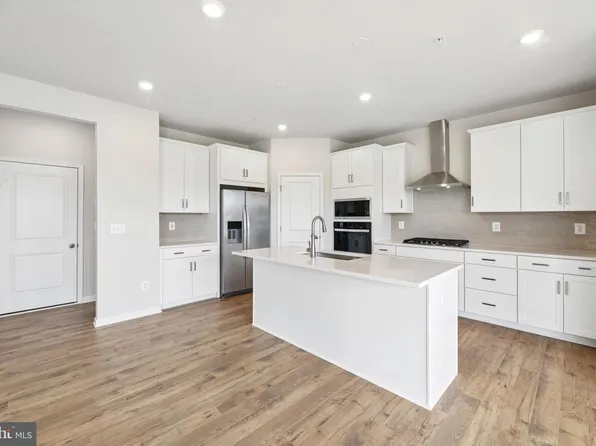 9726 Lassie Ct, Waldorf, MD 20601
