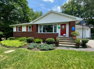 146 Lakeshore Dr, Hewitt, NJ 07421