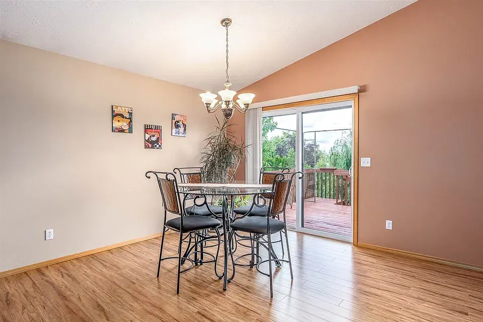 4 bed, 2188 sqft, $2,295 — Photo 4