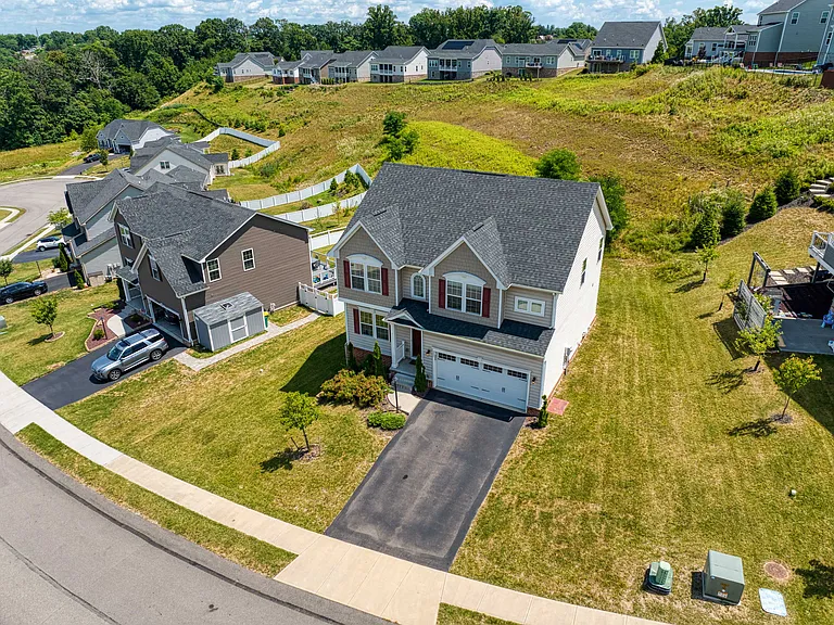 111 Pinevalley Dr — Photo 3