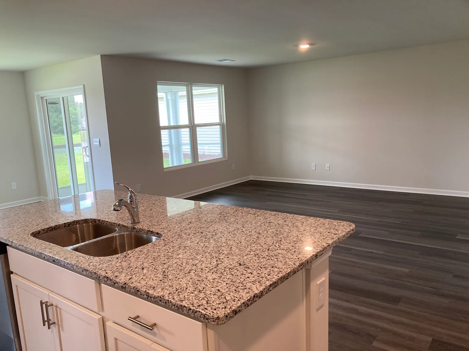 3 bed, 1644 sqft, $2,200 — Photo 3