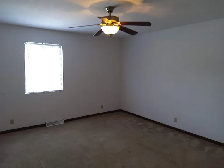 601 Boxwood Dr #1-6 — Photo 8