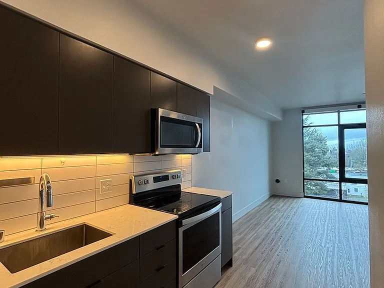 Adell Apartments — Photo 30