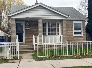 3669 Queen St, Windsor, ON N9C1P1