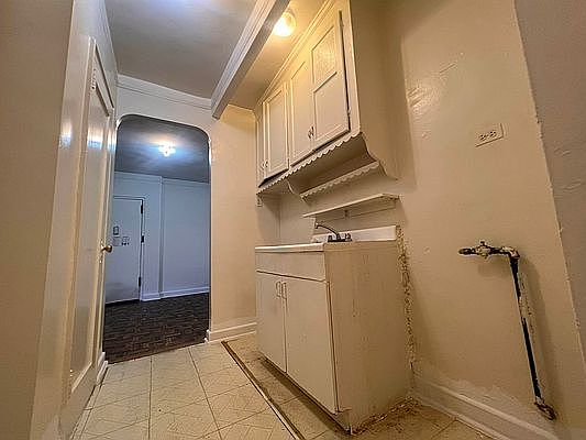 5th image of 67-70 Yellowstone Blvd #44