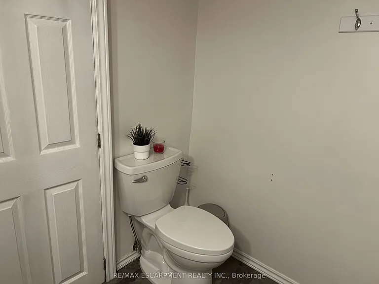 4 Sunning Hill Ave #LOWER — Photo 11