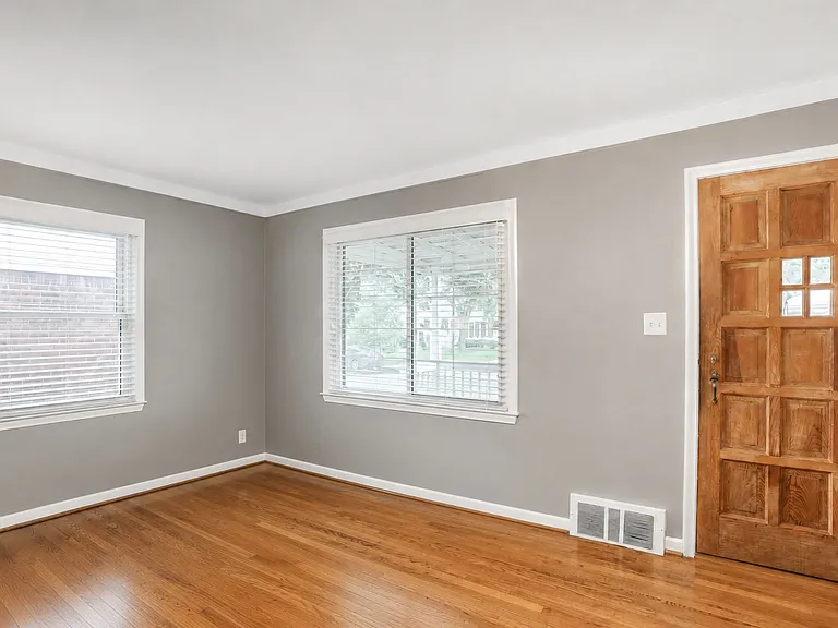 2125 Dallas Ave — Photo 3