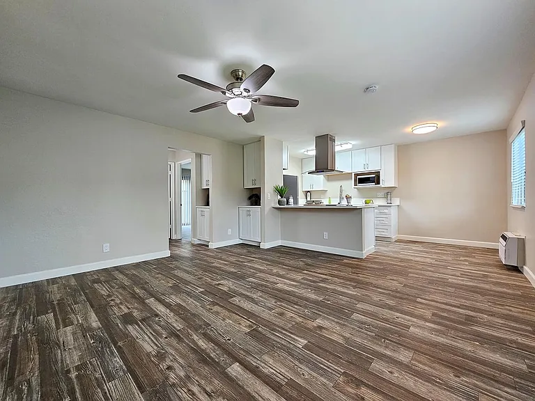 Parklane Apartments — Photo 23