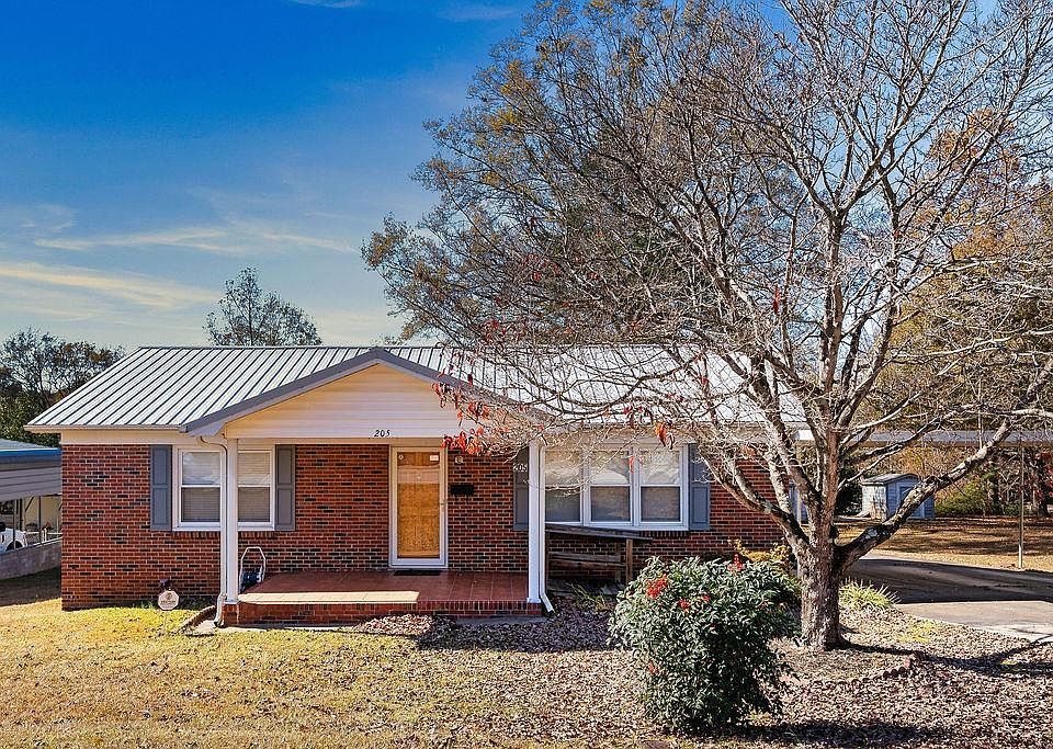 1st image of 205 Lakeview Hts