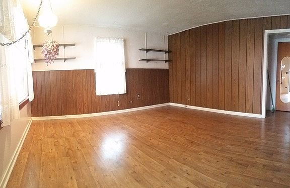 5th image of 9720 Natoma Ave