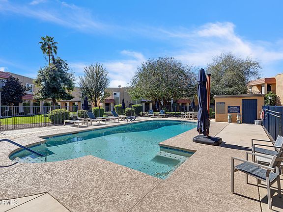 3rd image of 610 E MONTEBELLO Avenue #41