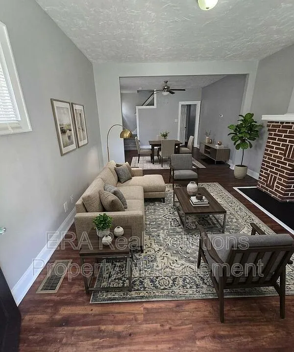 616 S Ogden Ave