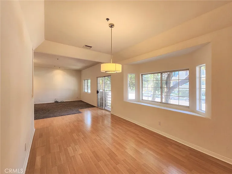 10630 Moorpark St #104 — Photo 6