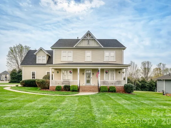 105 Fox Tail Ct, Statesville, NC 28677