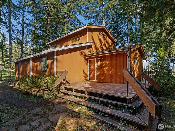 3rd image of 1031 E Manzanita Drive