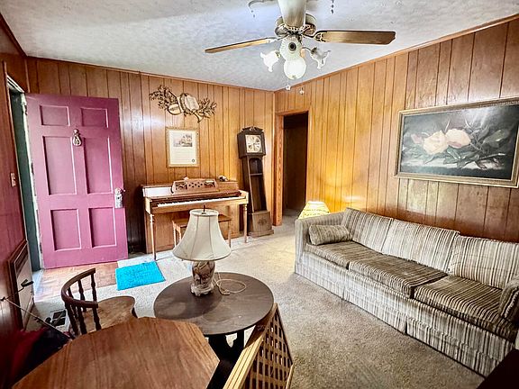 3rd image of 2318 Boxwood Ln