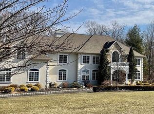 63 Bramshill Dr, Mahwah, NJ 07430