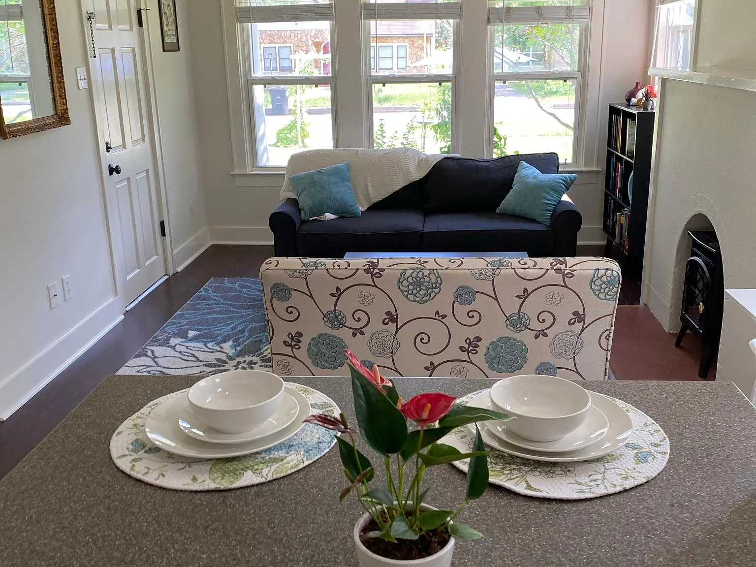 2 bed, 900 sqft, $1,300 — Photo 3