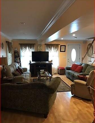 5th image of 59 Woodland St