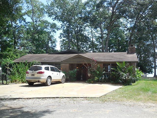 1st image of 240 Lakeside Dr