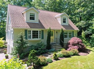 31 Arrowhead Way, Woodbury, CT 06798