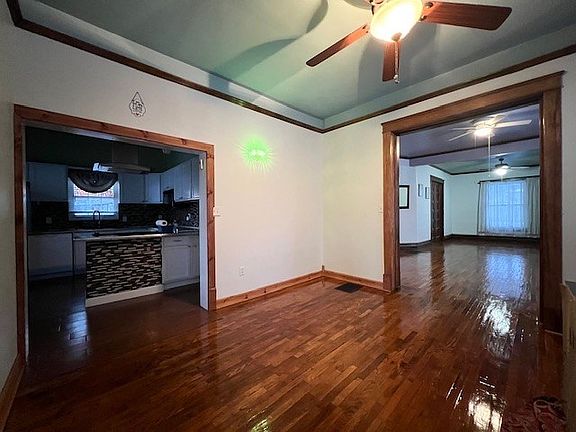 5th image of 705 W Iron Ave