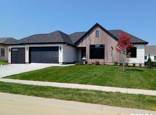 7122 Spring Creek Dr, Bettendorf, IA 52722