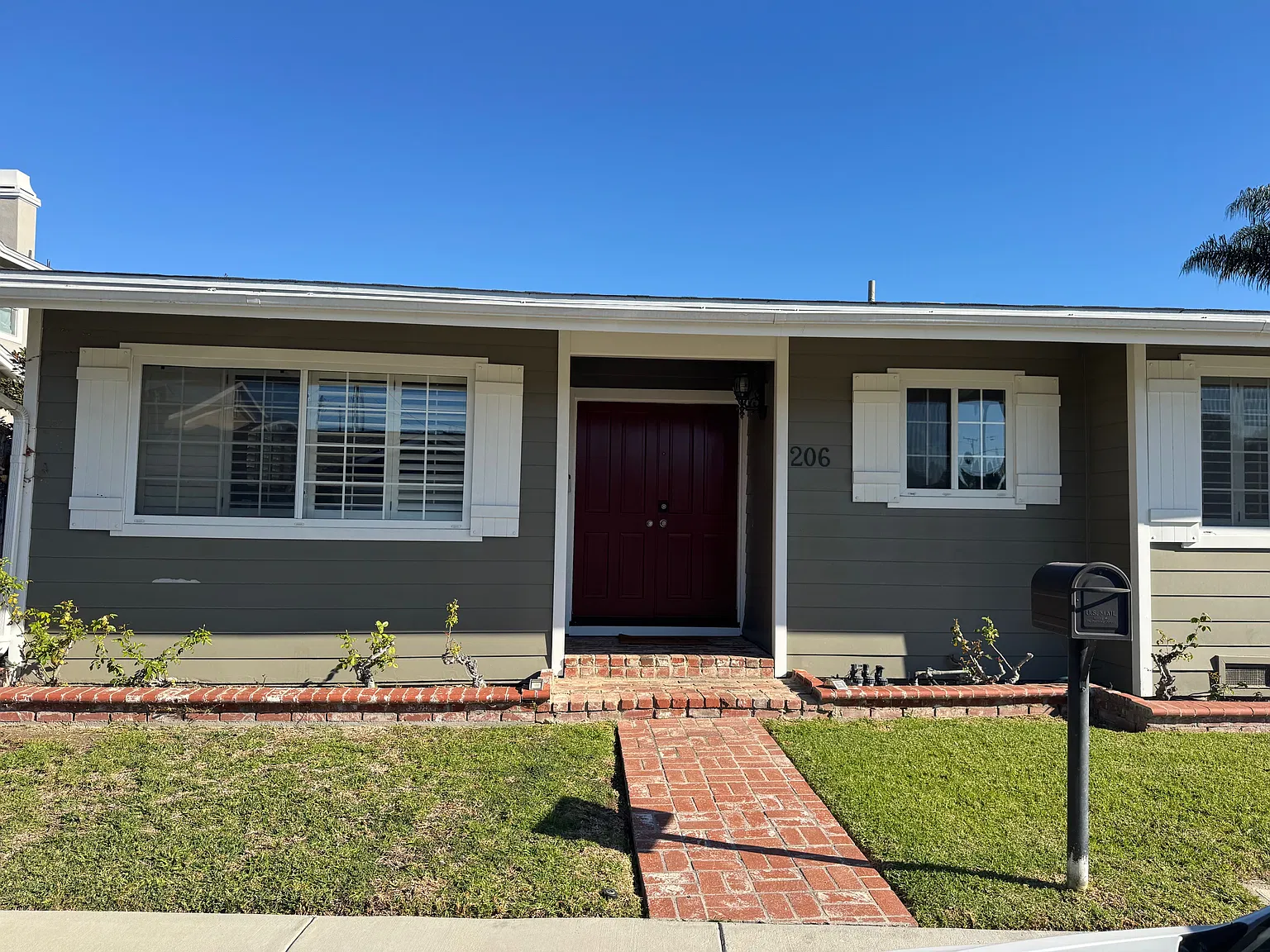 3 bed, 1350 sqft, $6,200 — Photo 2