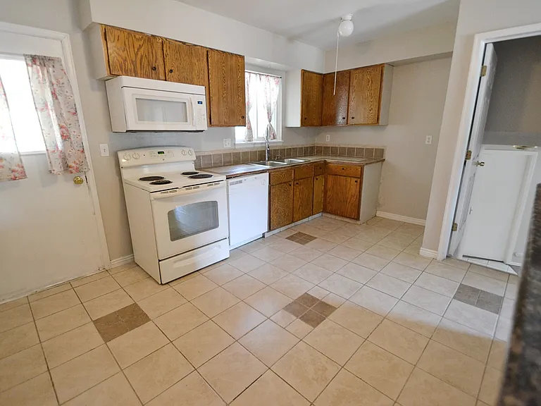 316 Poe Pl — Photo 6