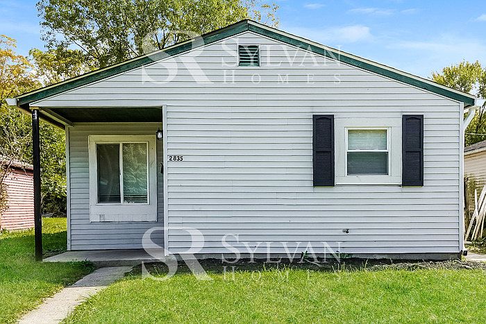 1st image of 2835 N Gladstone Ave