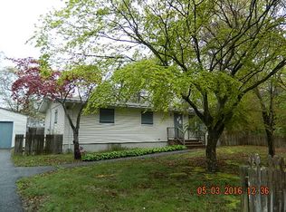 25 Stuyvesant Ave, Mastic, NY 11950