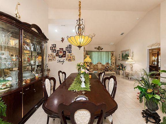 5th image of 609 SW JADA Road