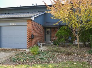 1026 Whitchurch Ct, Wheaton, IL 60189