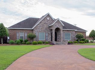 209 W Lily St, Hartford, AL 36344