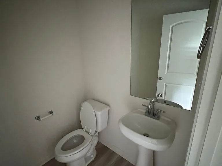315 Marsh Ln — Photo 7