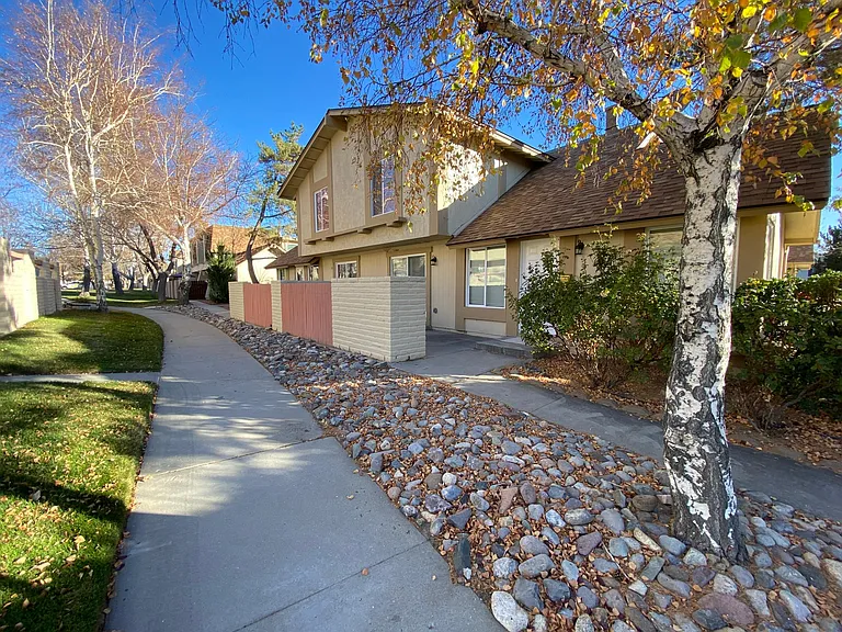 3916 Pheasant Dr — Photo 1