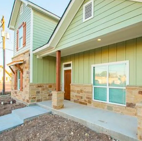 282 Mobile Ave — Photo 1