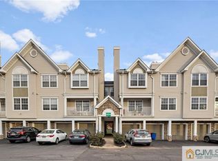 15 Edinburgh Ct, Edison, NJ 08820