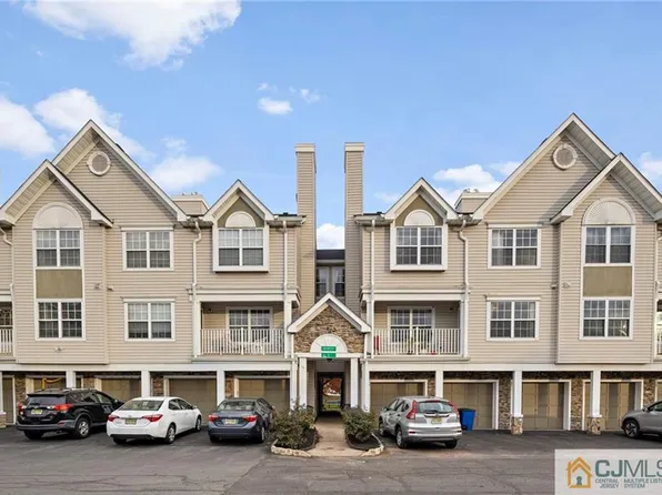 15 Edinburgh Ct, Edison, NJ 08820