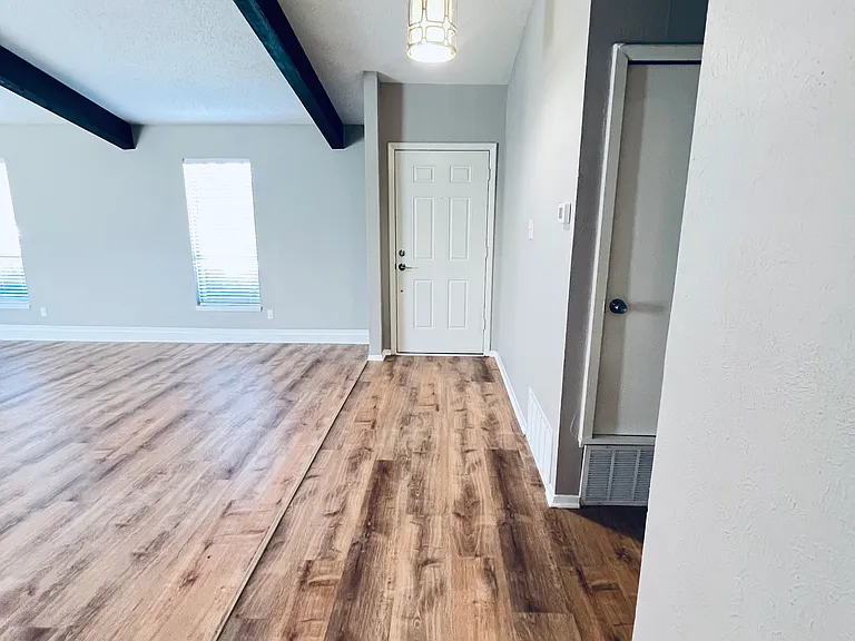 2102 Richwood Dr — Photo 9