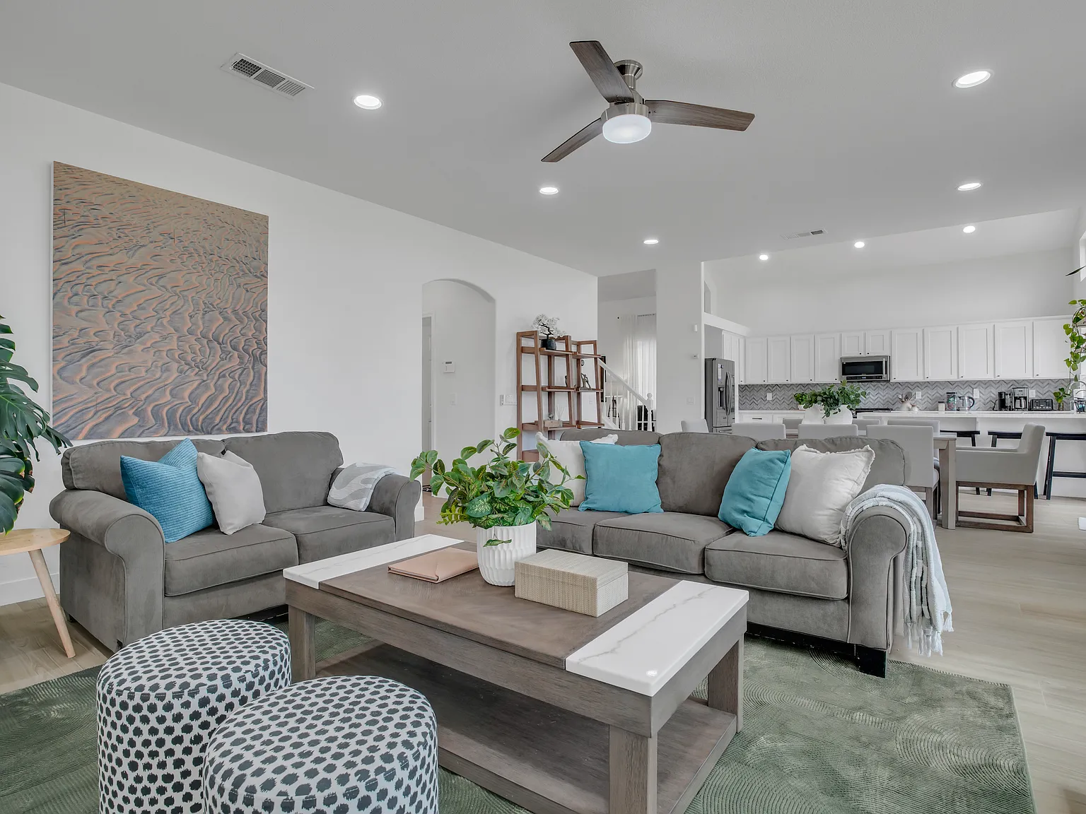 4 bed, 2.5 bath, 2140 sqft, $6,950 — Photo 1