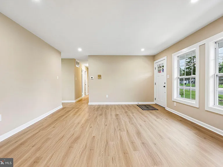 7200 Vellex Ln — Photo 8