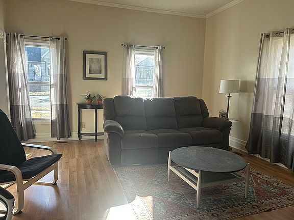 2nd image of 105 W Parker St