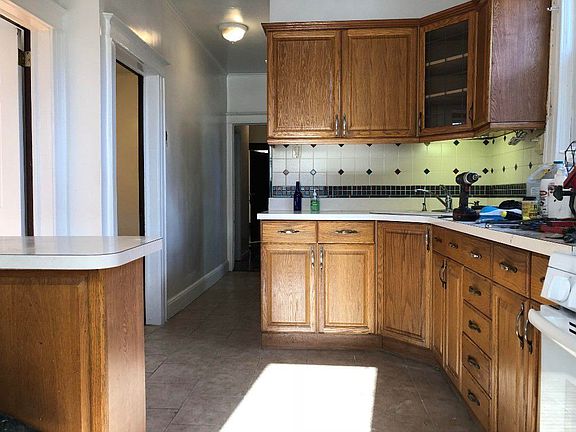 3rd image of 6908 Woodside Ave APT 2
