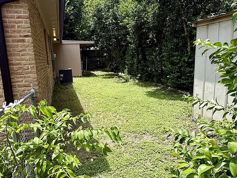 800 Otis St — Photo 4