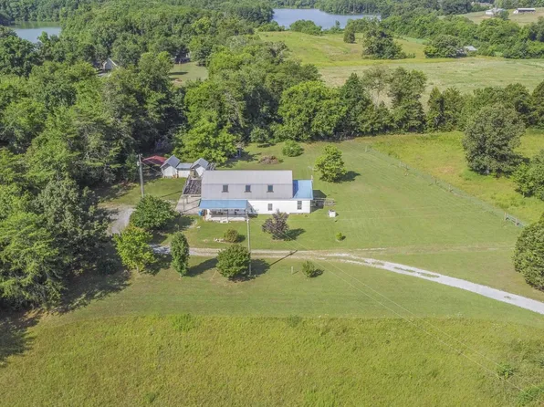 1000 Fipps Ln, Greenback, TN 37742