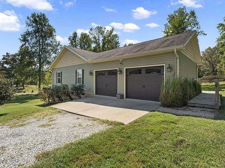 135 Lake Overlook Dr — Photo 3